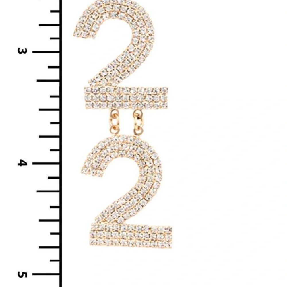 2022 👩🎓 Graduation drop number chandelier earrings - Picture 2 of 4